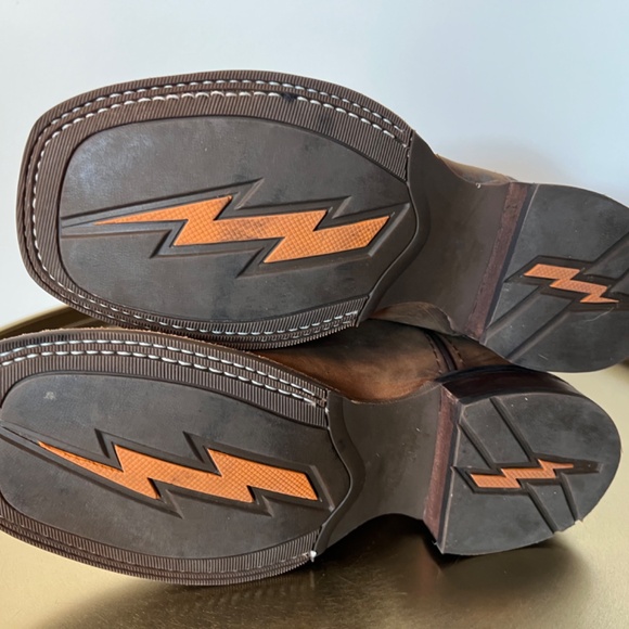 CODY JAMES BOYS' NASH DISTRESSED WESTERN BOOTS - BROAD SQUARE TOE (Boys size 4) - Picture 7 of 8